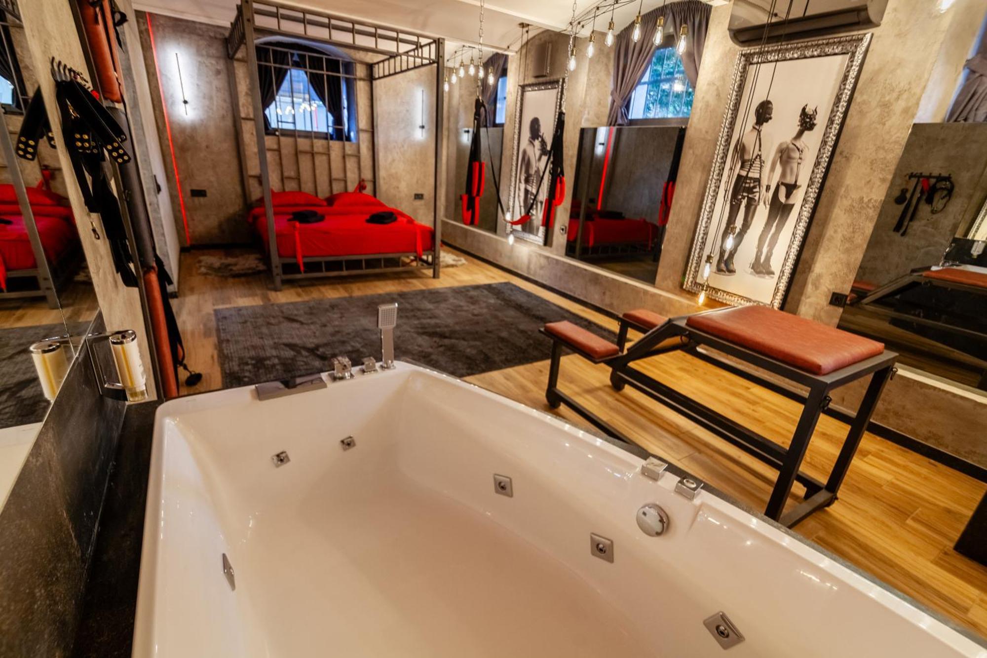 Royal Hot Jucuzzi Apartment Львів Екстер'єр фото