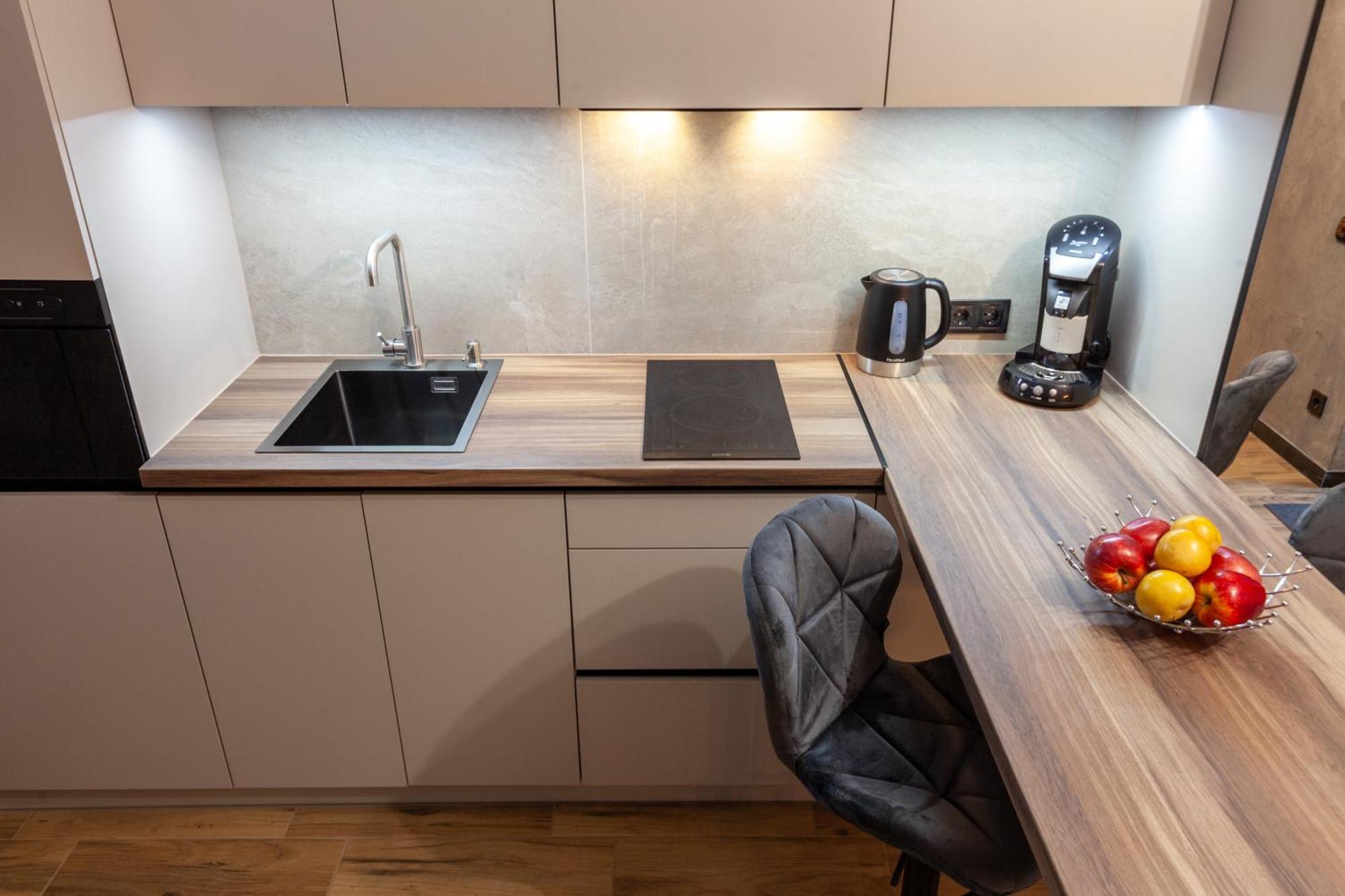 Royal Hot Jucuzzi Apartment Львів Екстер'єр фото