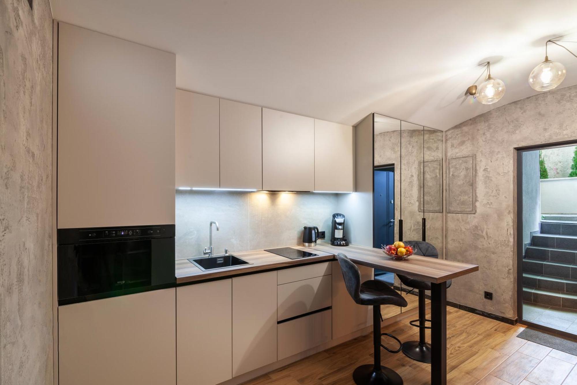 Royal Hot Jucuzzi Apartment Львів Екстер'єр фото