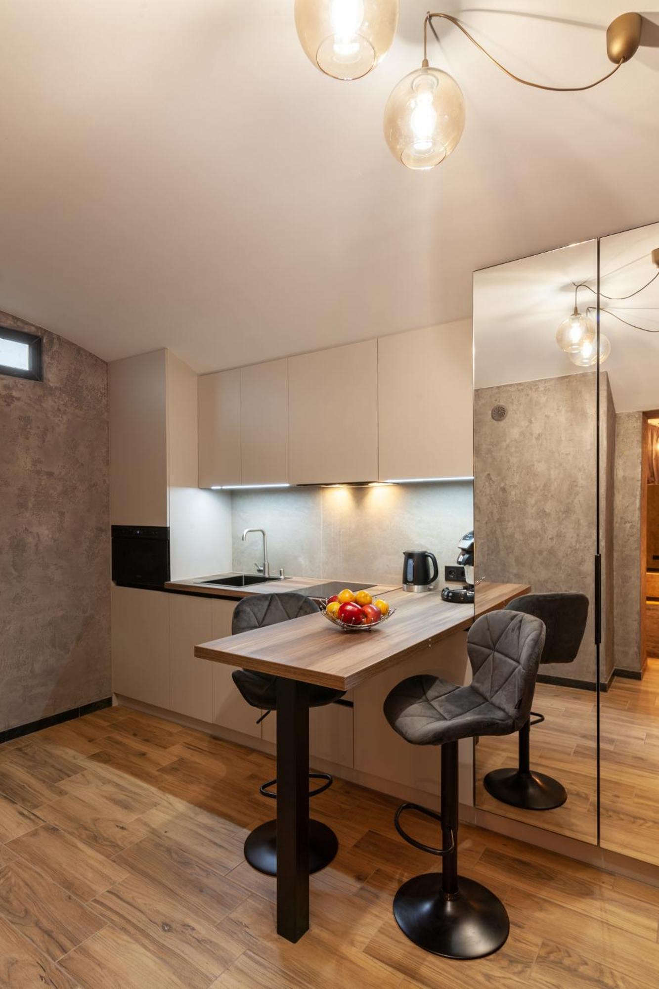 Royal Hot Jucuzzi Apartment Львів Екстер'єр фото